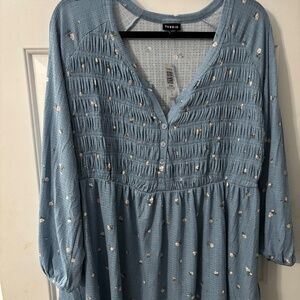 Torrid blue floral top 0x